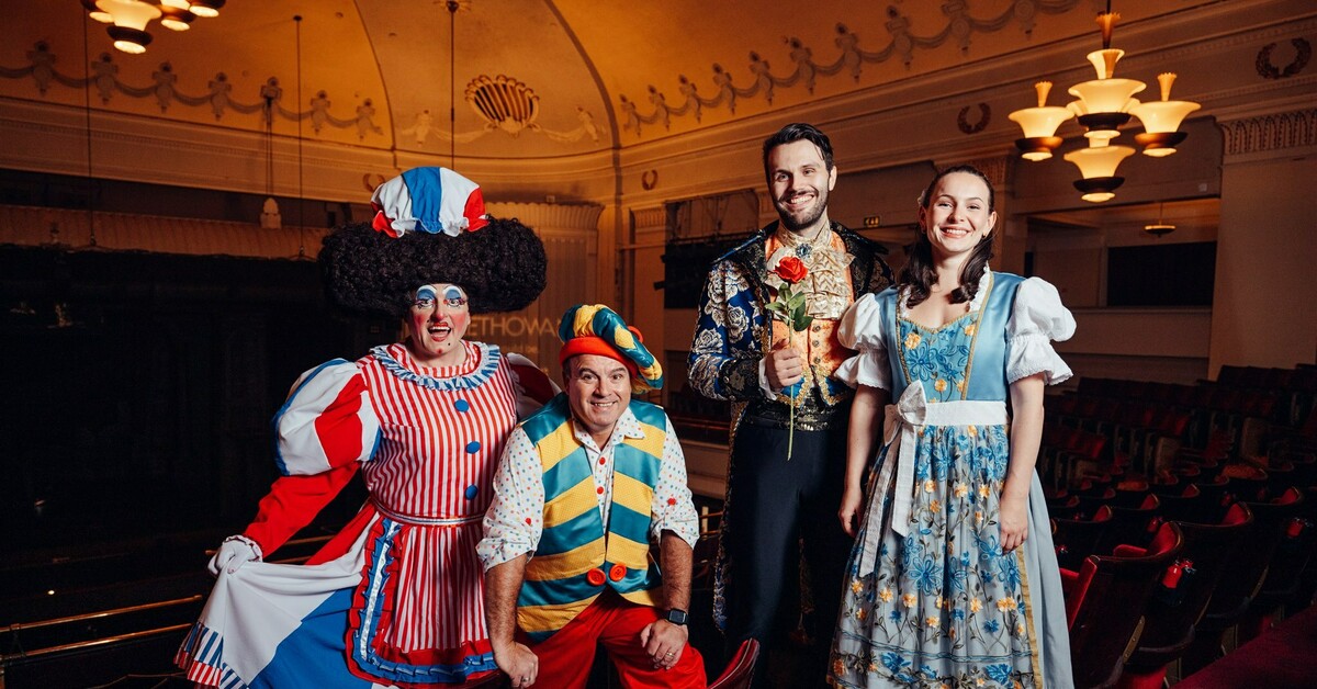 Pantomime Season How does UK Pantomime look from across the pond